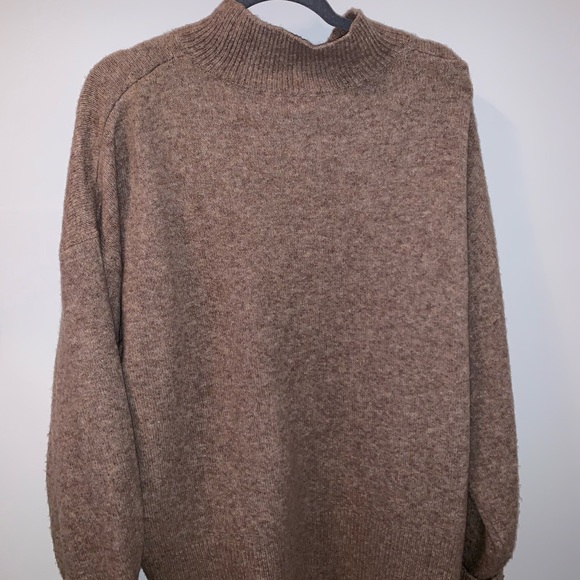 H&M Sweater - Picture 2 of 2